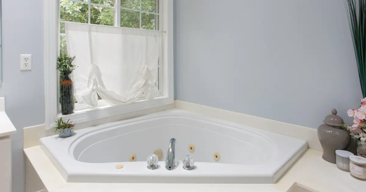 Corner Bathtubs vs. Standard Bathtubs: Which Is Right for Your Bathroom?